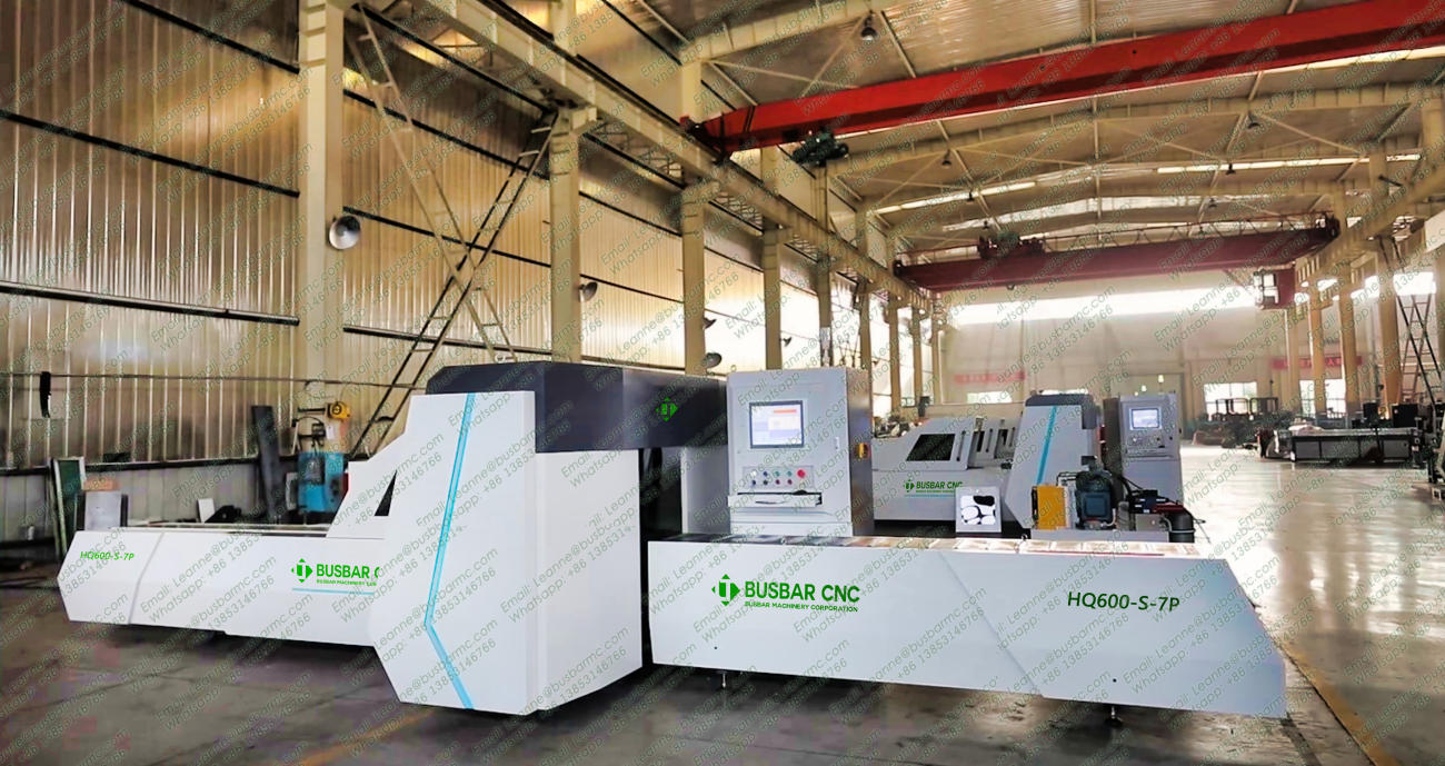 CNC 母線沖剪加工機 高效能 CNC 母線沖剪加工機運作中